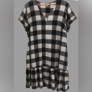 Est 1948 blk & white Buffalo chk drss w ruffle bottom & pckts SZ 14-16